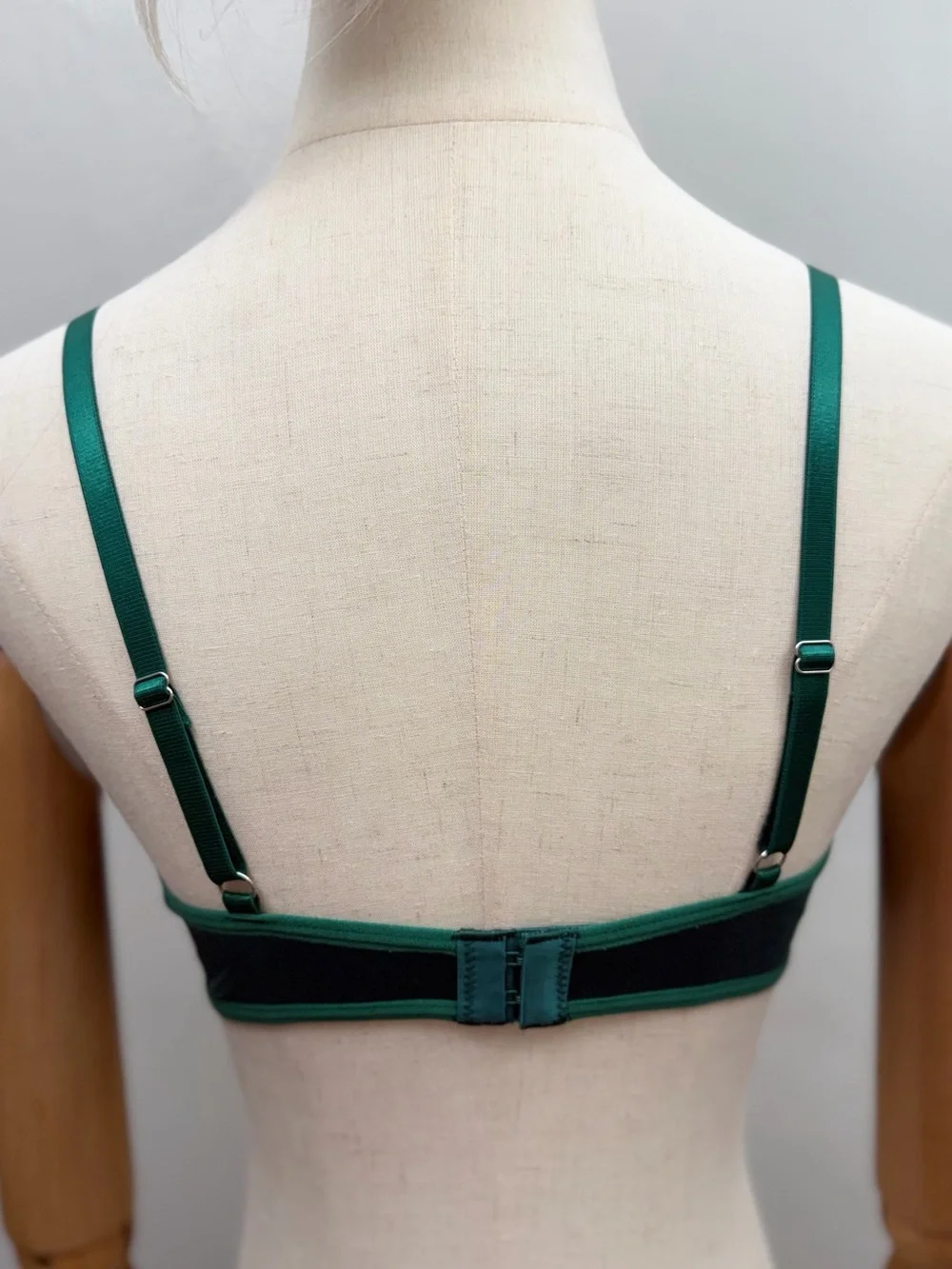 New Emerald Green Embroidered Lingerie Set Bra & Thong Size S